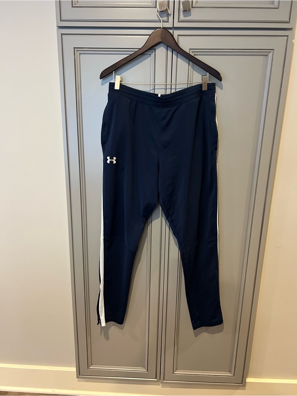 Under Armour Men's Navy Joggers with White Side Stripe